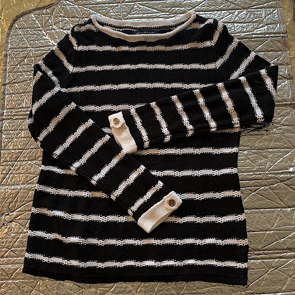 JONES 100%ACRYLIC KNIT BLACK & WHITE STRIPE SWEATER - Picture 2 of 3